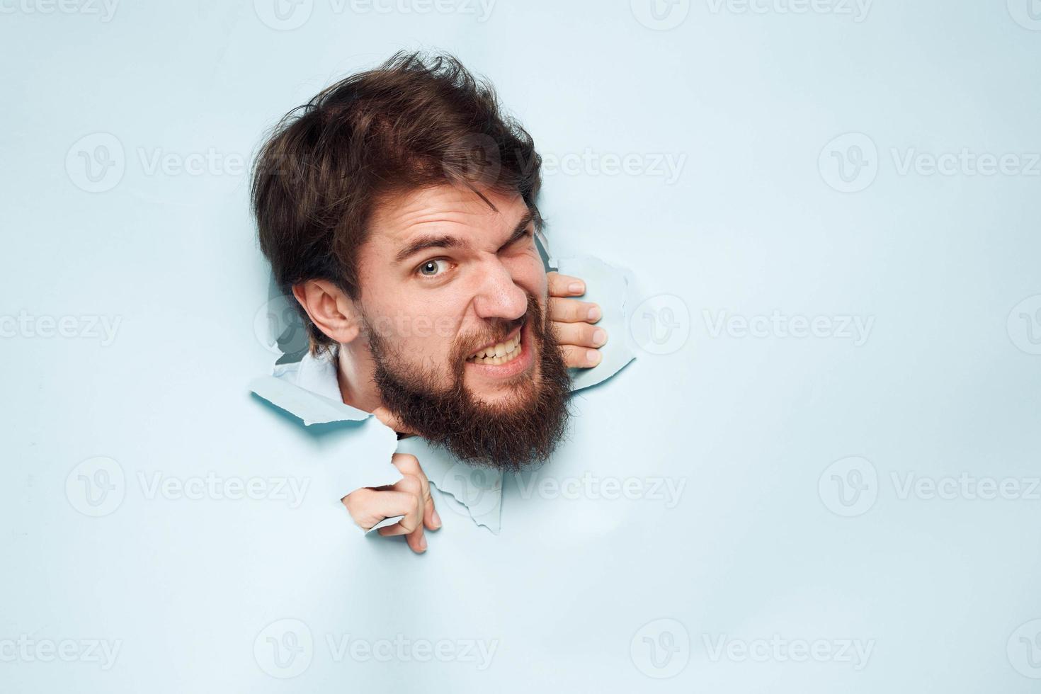 emotional Männer geht kaputt durch das Mauer Werdegang Arbeit Lebensstil foto