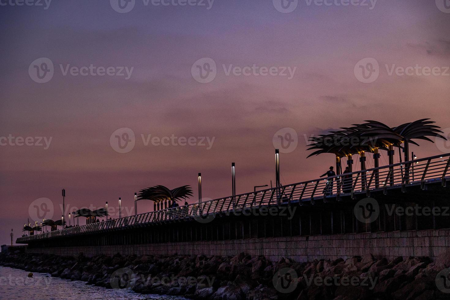 l Sonnenuntergang Landschaft von alicante Spanien mit Seebrücke foto