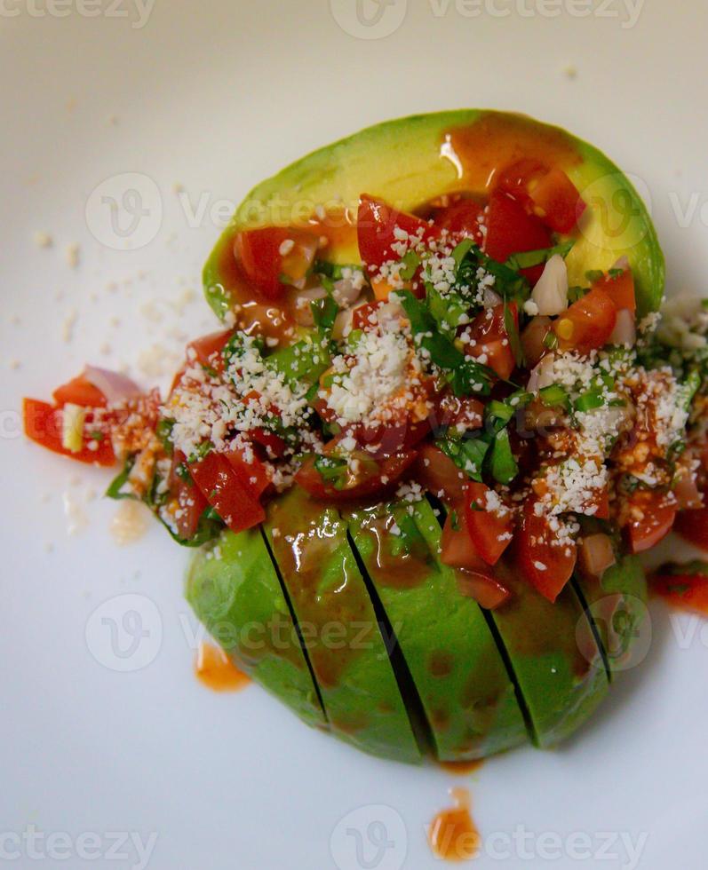 Avocado Salat mit Käse foto