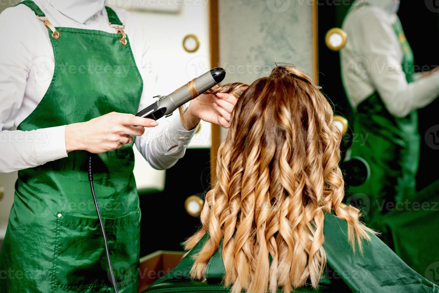 Friseur Eisstockschießen Haar mit Eisstockschießen Eisen foto