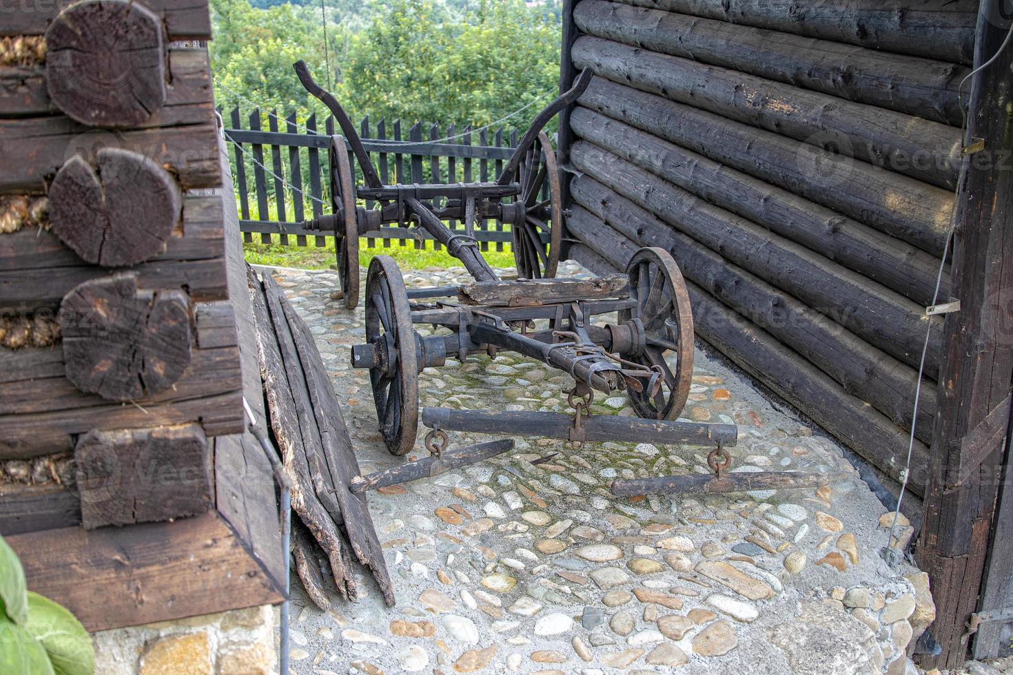 Antiquität Metall Bauernhof Maschinen im ein Open-Air Museum foto