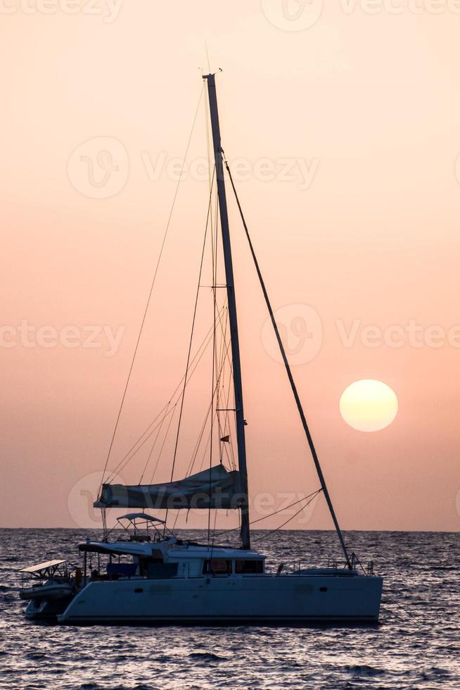 Sonnenuntergang über dem Meer foto