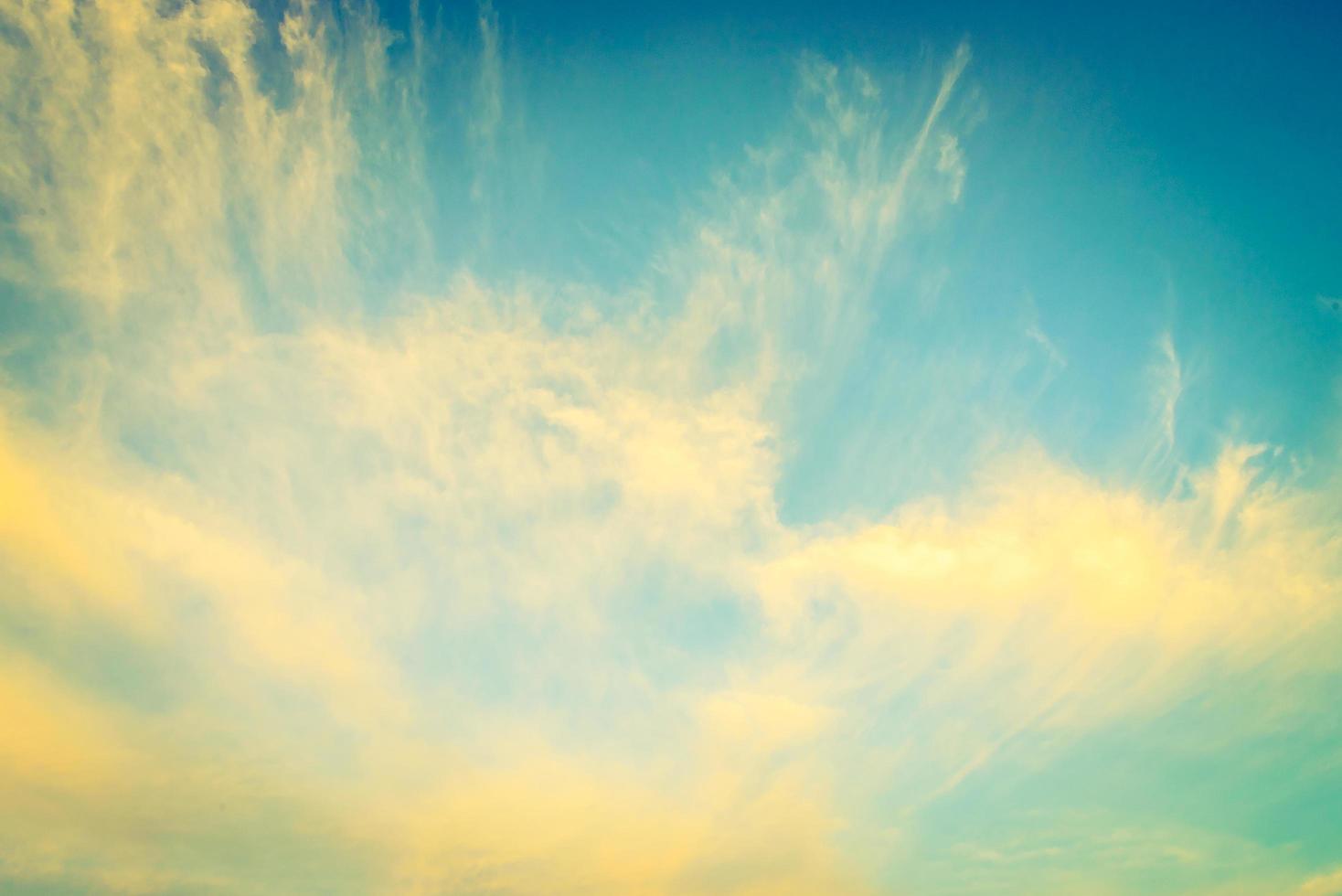 Vintage Wolkenhimmel foto