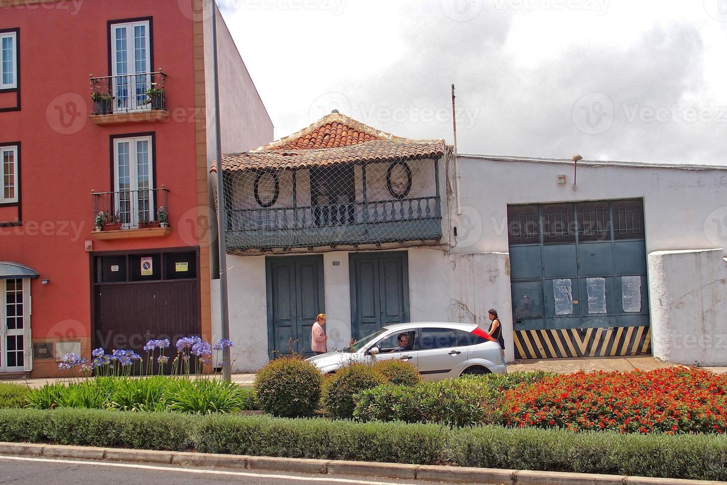 Straßen mit historisch Gebäude auf das Spanisch Kanarienvogel Insel Tenerife im das ehemalige Hauptstadt foto