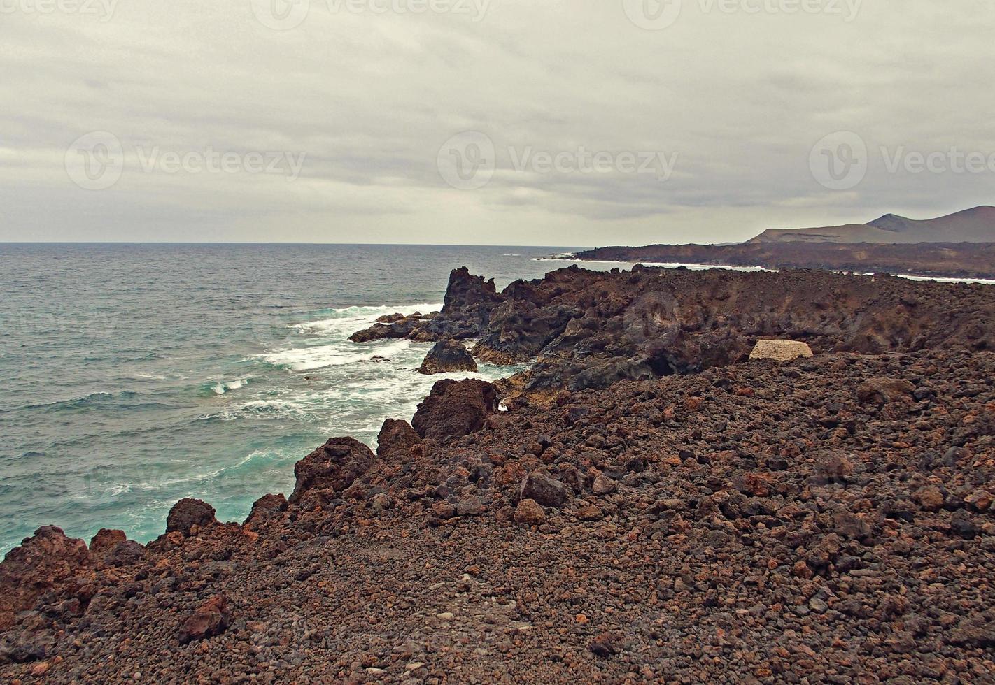 ursprünglich vulkanisch Landschaften von das Spanisch Insel von Lanzarote foto