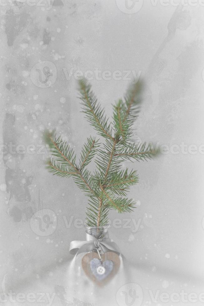 Weihnachten Baum Dekoration im ein dekorativ Krug foto