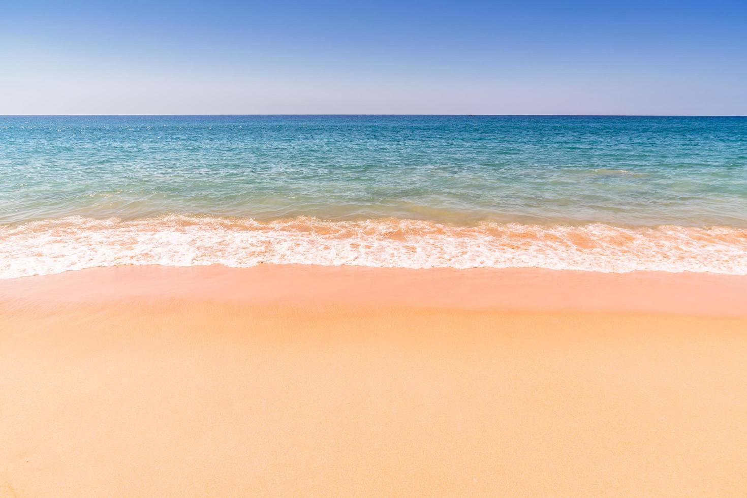 schöner Strand und Meer foto