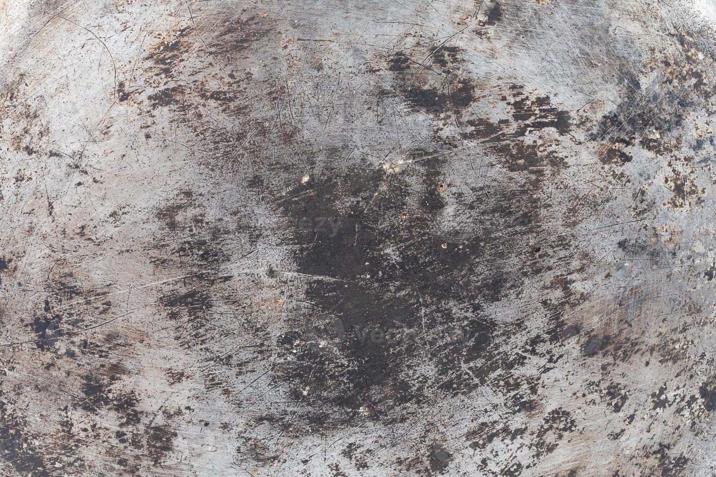 Grunge und schmutzig Metall Textur von das Unterseite von alt Kochen Topf foto