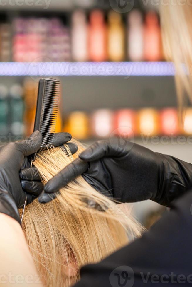 Friseur Kämmen Kunden weiblich Haar foto