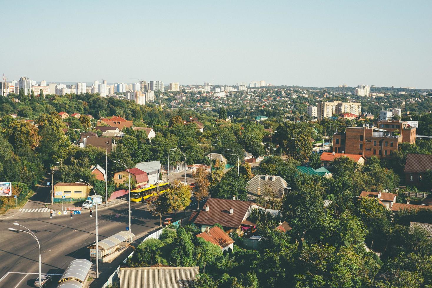 Luftaufnahme einer Straße in Kyiv foto