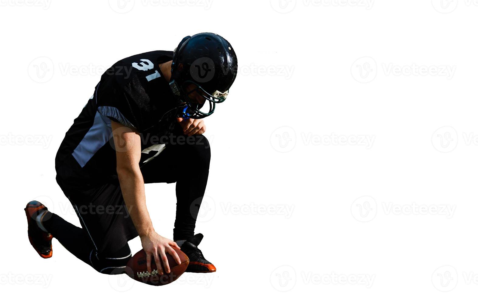 einer kaukasisch amerikanisch Fußball Spieler Mann fangen Empfang im Silhouette Studio isoliert auf Weiß Hintergrund foto