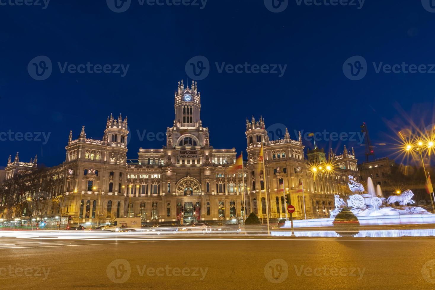 cibeles Palast gelegen im das cibeles Platz von Madrid das Gebäude wo das Spanisch Post- Verwaltung war gelegen ist jetzt benutzt wie das Stadt, Dorf Halle foto