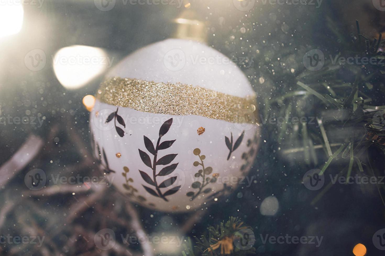 Weihnachten Flitter auf ein festlich Hintergrund foto