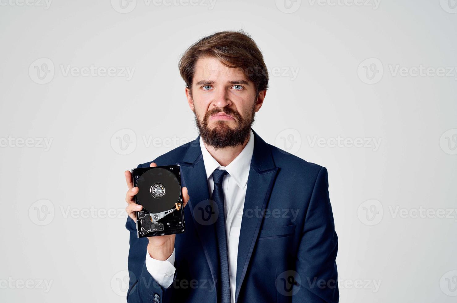 Geschäft Mann im passen schwer Fahrt Technologie Information foto