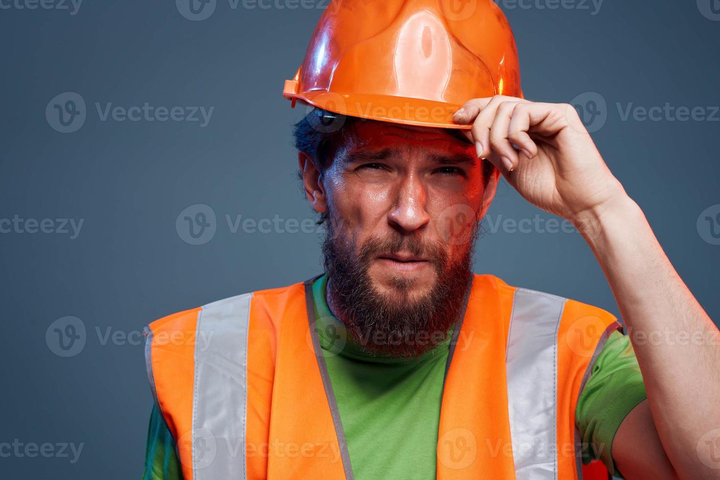 emotional Mann im Arbeit Uniform Sicherheit schwer Arbeit Lebensstil foto