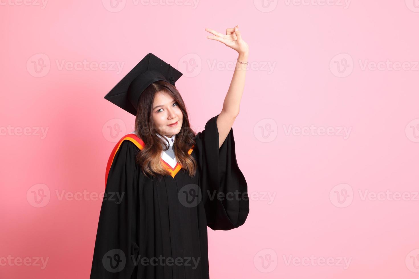 Mädchen mit Abschluss Kleid foto