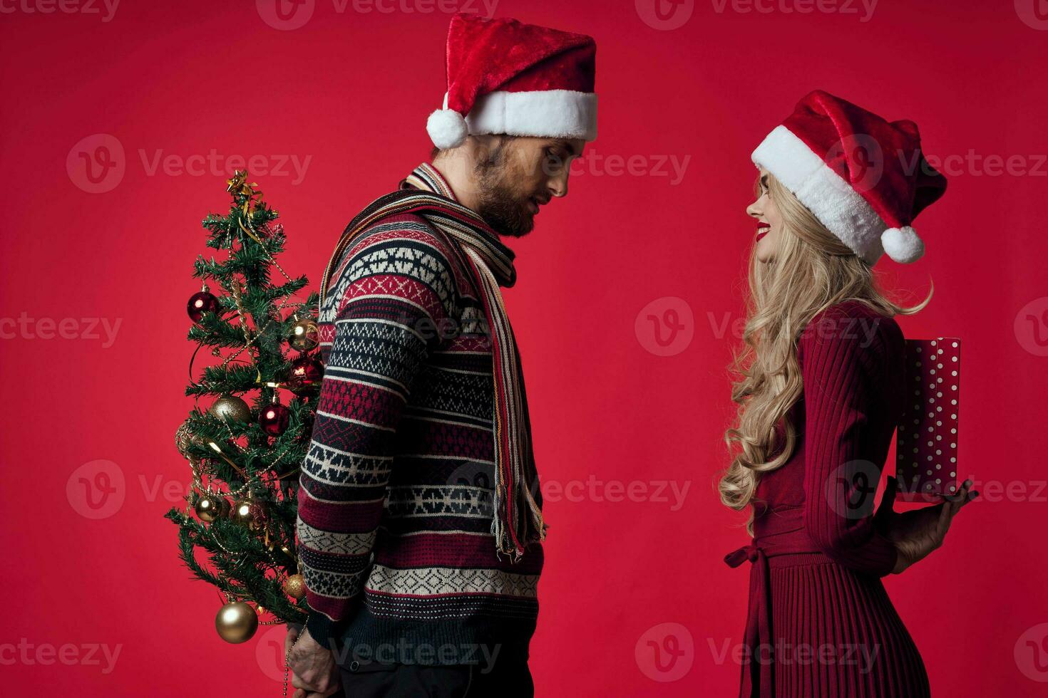 jung Paar feiern Weihnachten Geschenk Überraschung Emotion foto