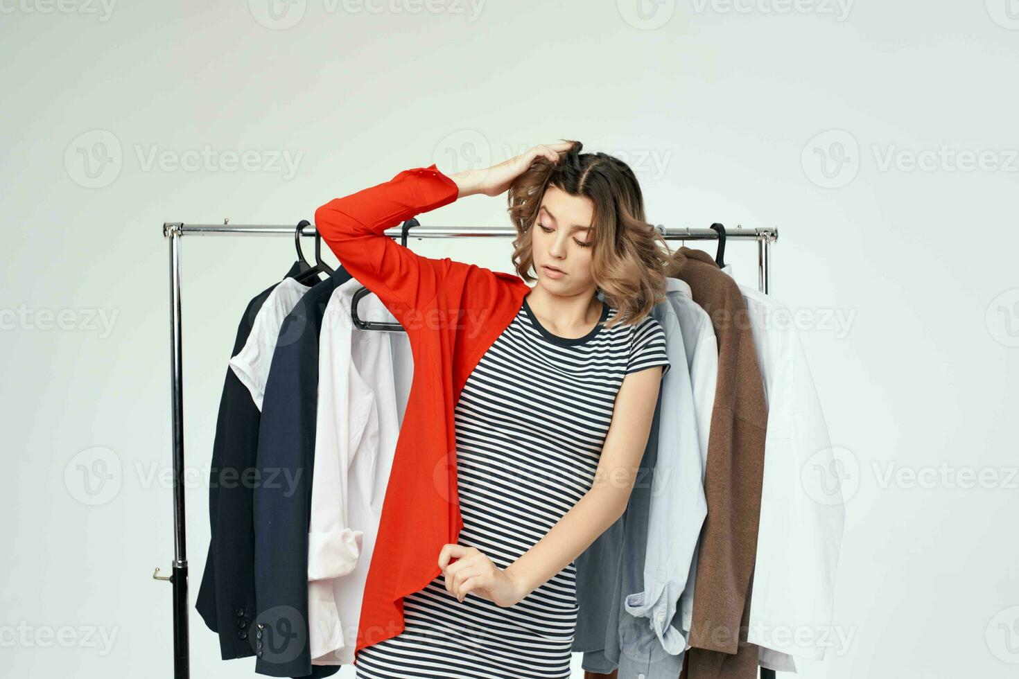 schön Frau in der Nähe von Kleider Shopaholic Studio Emotion foto