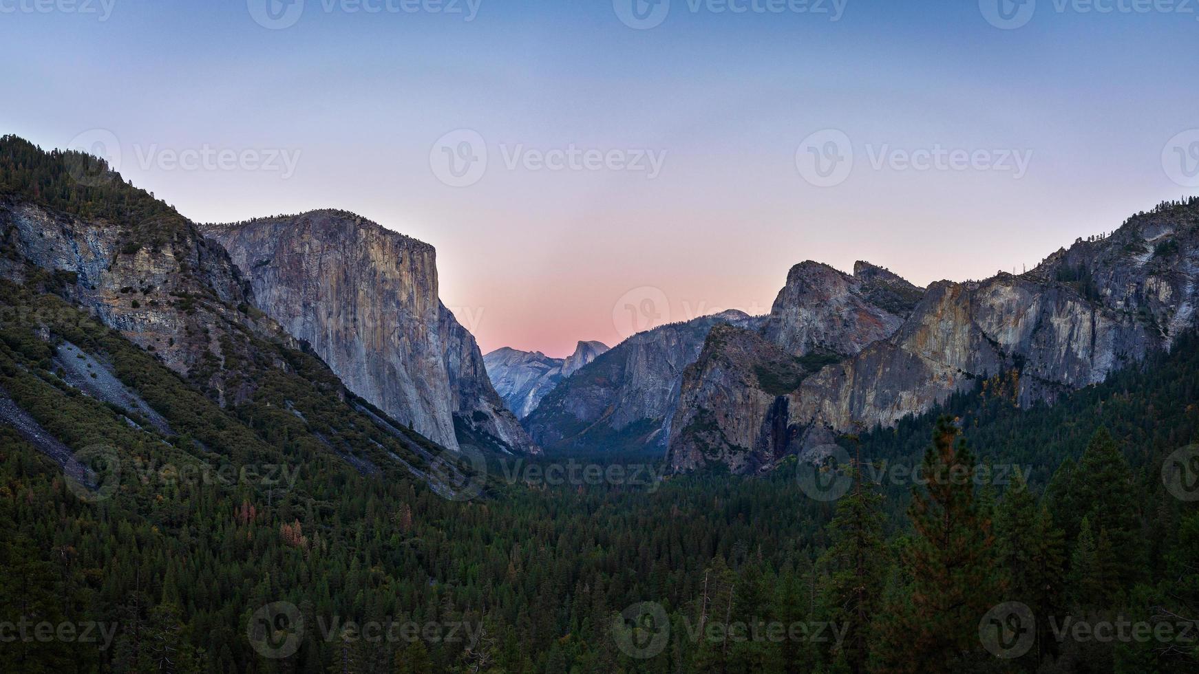 Yosemite Nationalpark während Sonnenuntergang, Kalifornien, USA foto