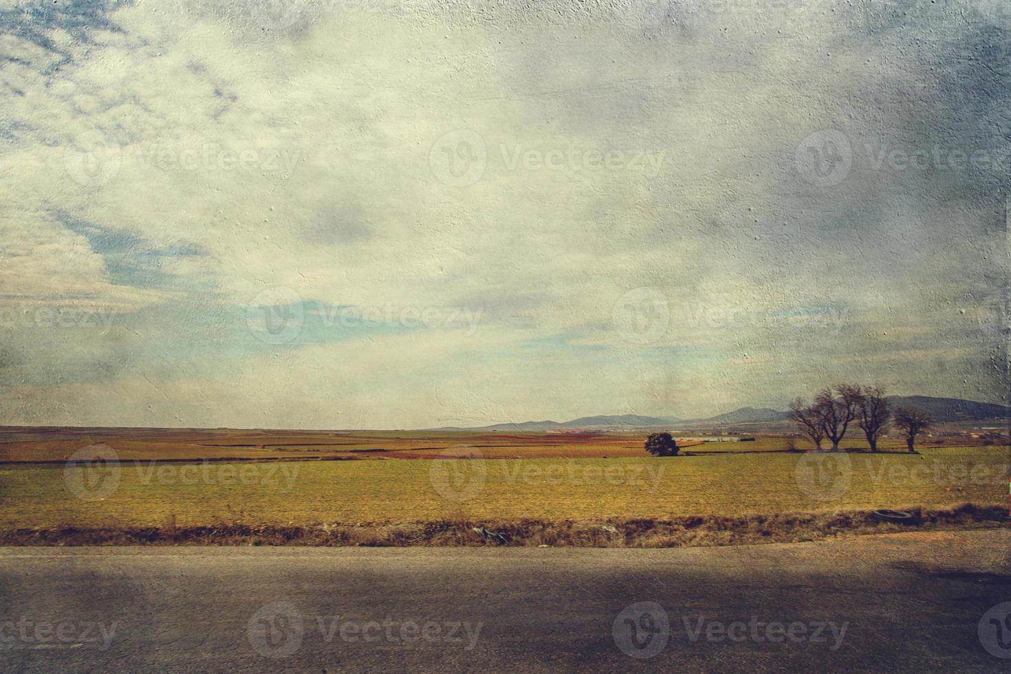 heiter minimalistisch Landschaft Aragon Spanien im Winter Tag foto