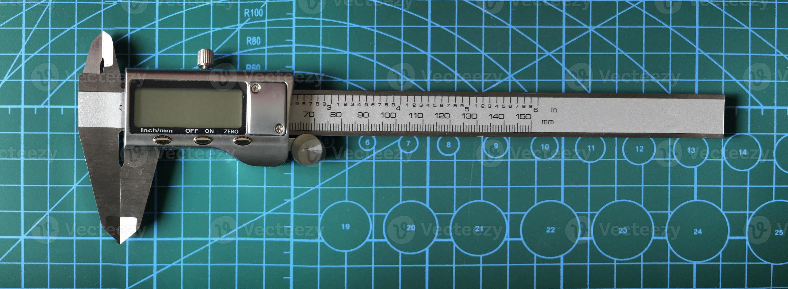 Bremssattel mit elektronisch Anzeige, Mikrometer foto