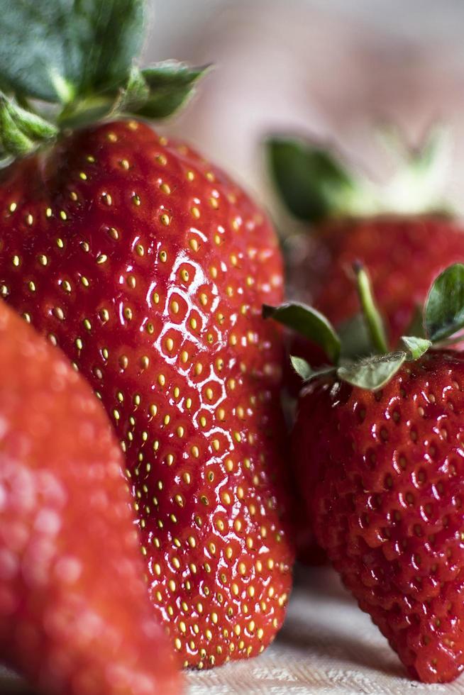 geschlossen von frischen Erdbeeren foto