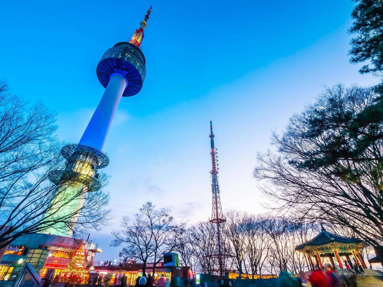 n Seoul Turm auf Namsan Berg, Wahrzeichen von Seoul, Südkorea foto