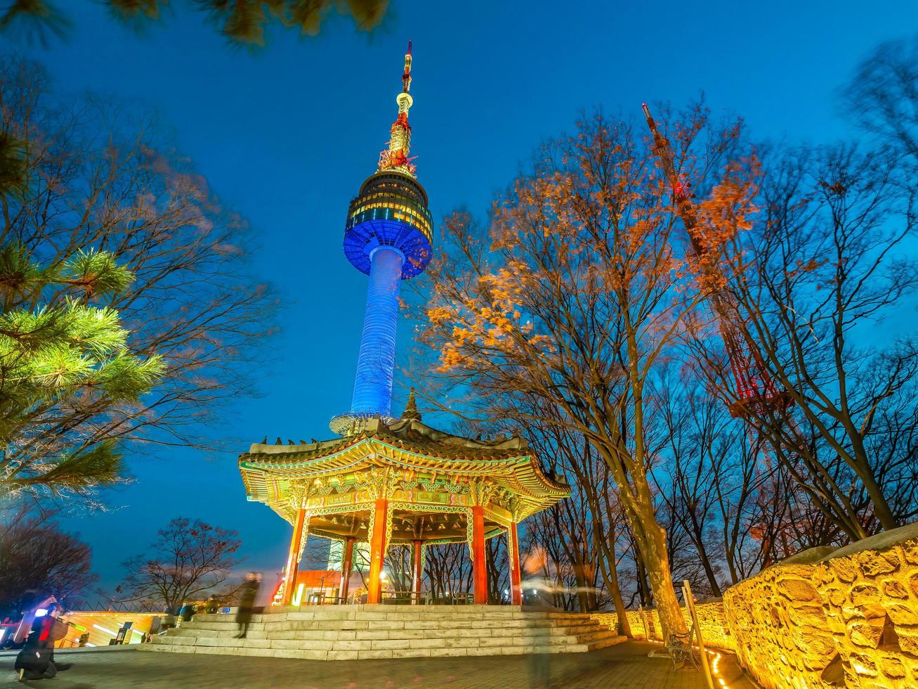 n Seoul Turm auf Namsan Berg, Wahrzeichen von Seoul, Südkorea foto