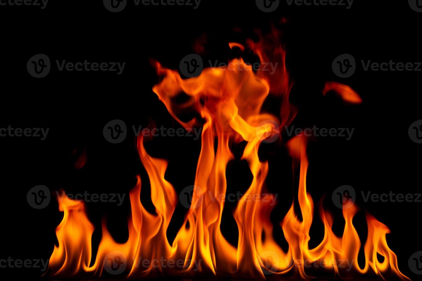 Flamme Treibstoff png Hitze und Verbrennung Gefahr explodieren Grill rot Gelb Flamme isoliert auf schwarz Hintergrund foto