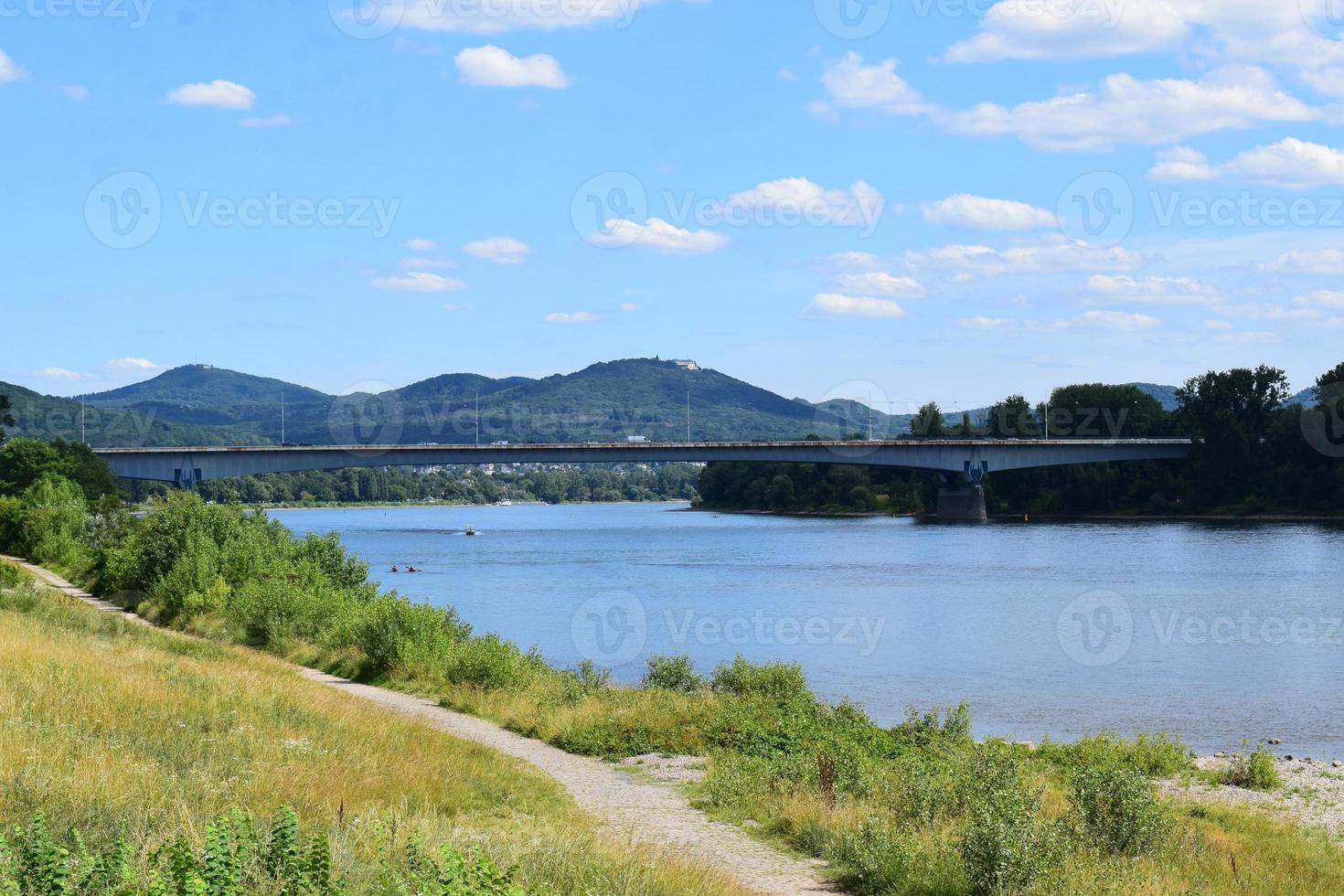 rhein Brücke im Bonn foto