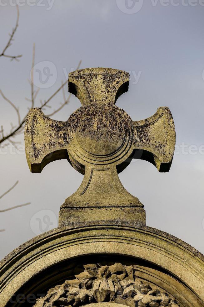 das Kreuz von ein Grab foto