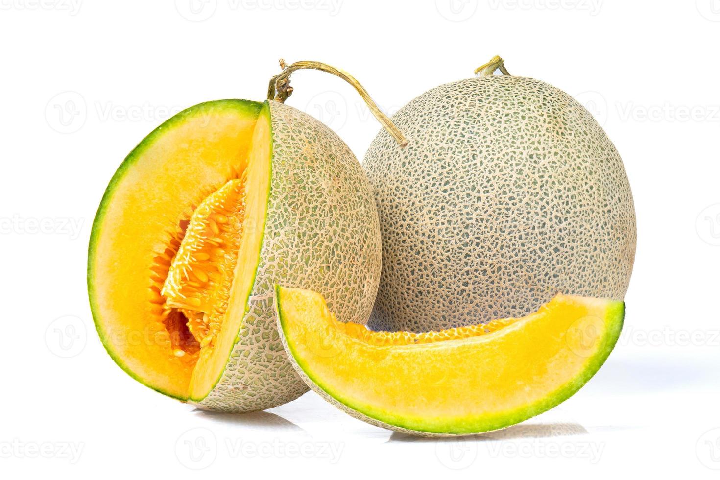 frische Melonen auf weißem Hintergrund foto