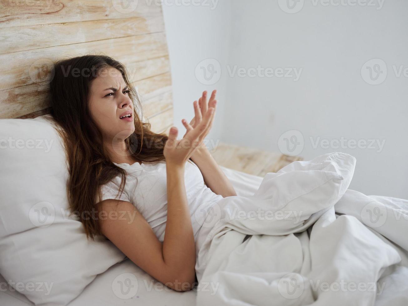 verärgert Frau Lügen im Bett kalt Gefühl nicht wohl Lebensstil foto