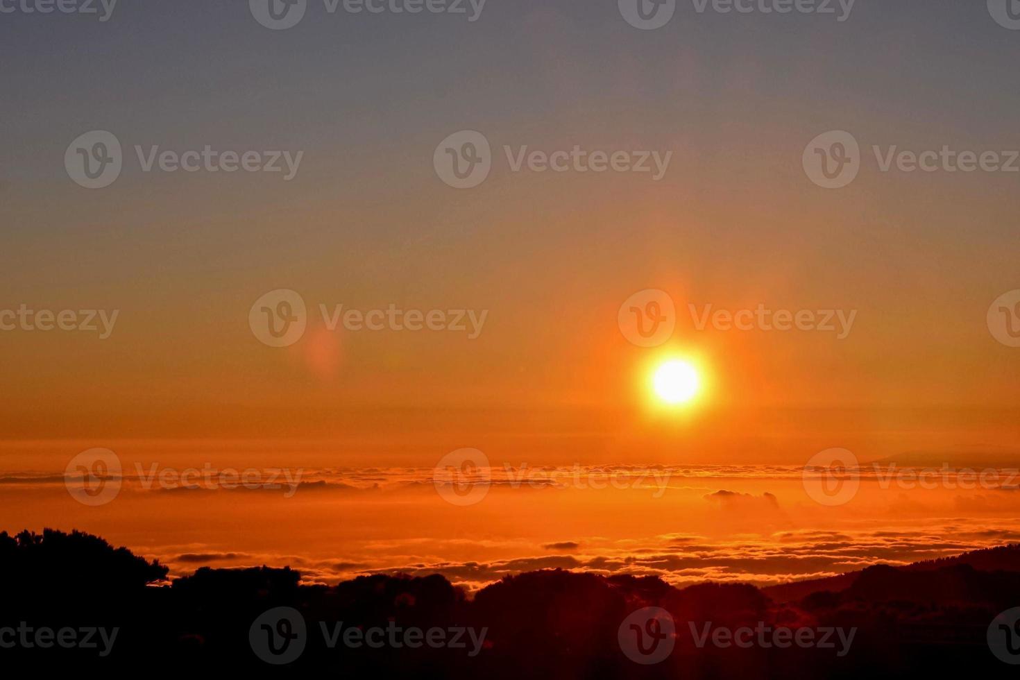 ein schön Sonnenuntergang Aussicht foto