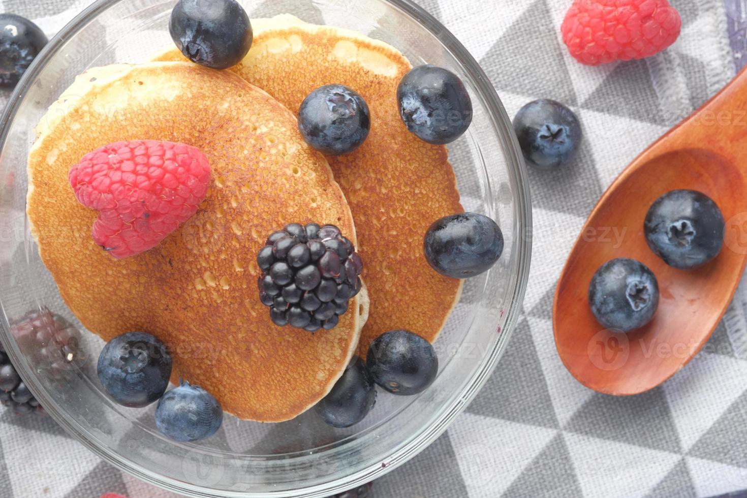 Pfannkuchen und Beeren foto