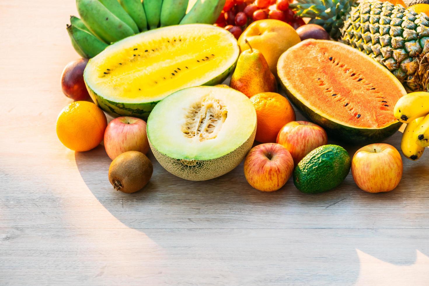 gemischte Früchte mit Apfel-Bananen-Orange und anderen foto