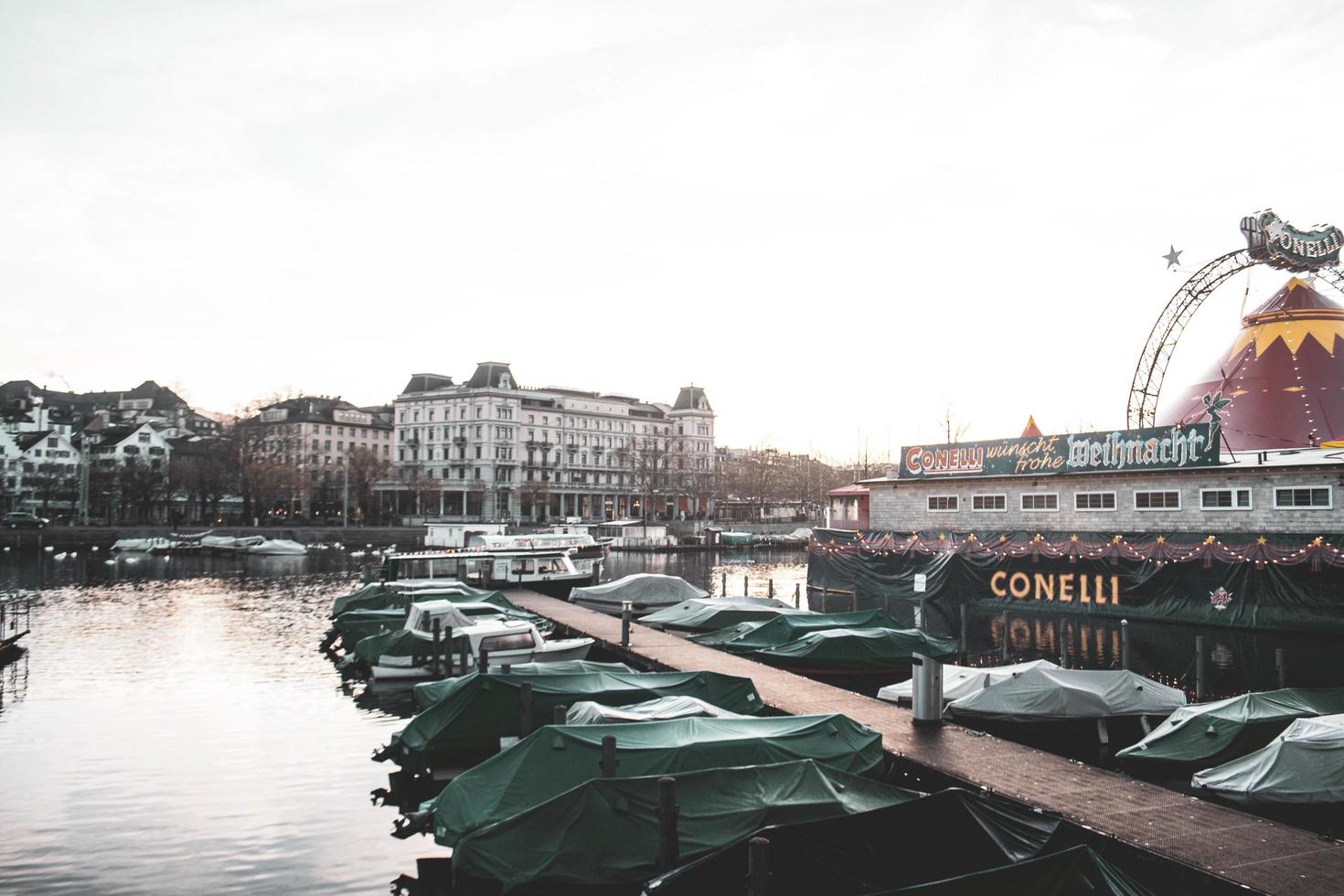 zürich stadt, schweiz 2015- conelli zirkus am wasser foto