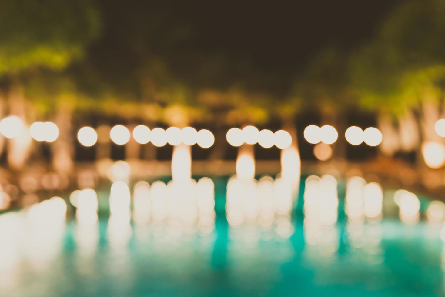 Pool mit abstrakter Unschärfe im Hintergrund des Hotelresorts - Vintage-Filtereffekt foto