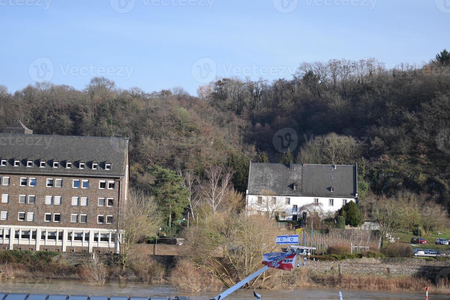 Schiff mit Flaggen von Israel auf das Mosel foto