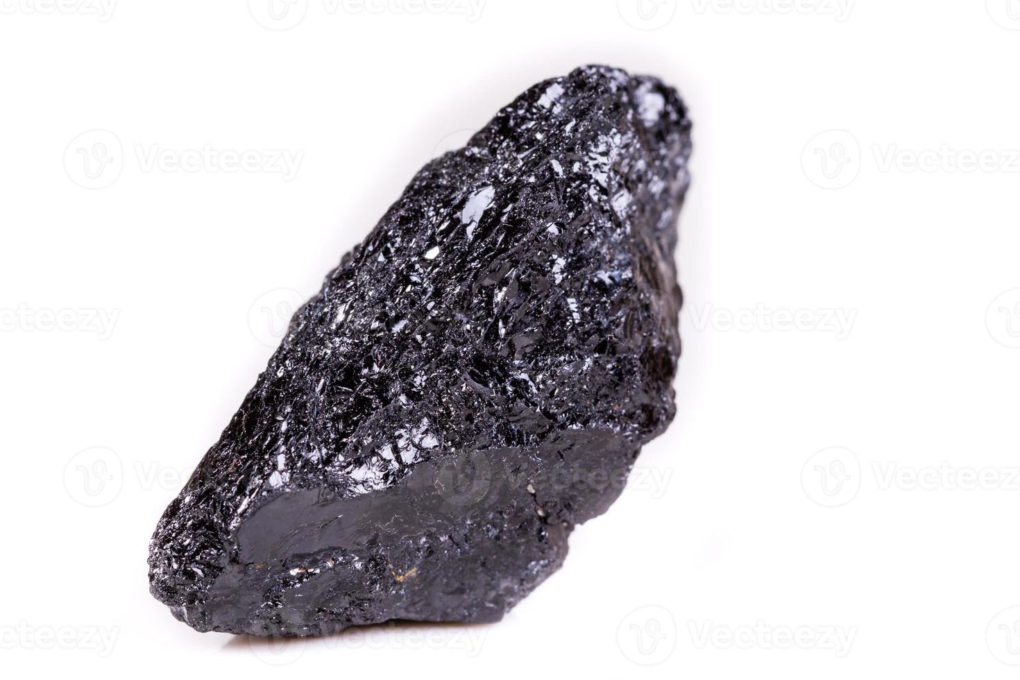 Makro Mineral Stein Sauerampfer - - schwarz Turmalin auf Weiß Hintergrund foto