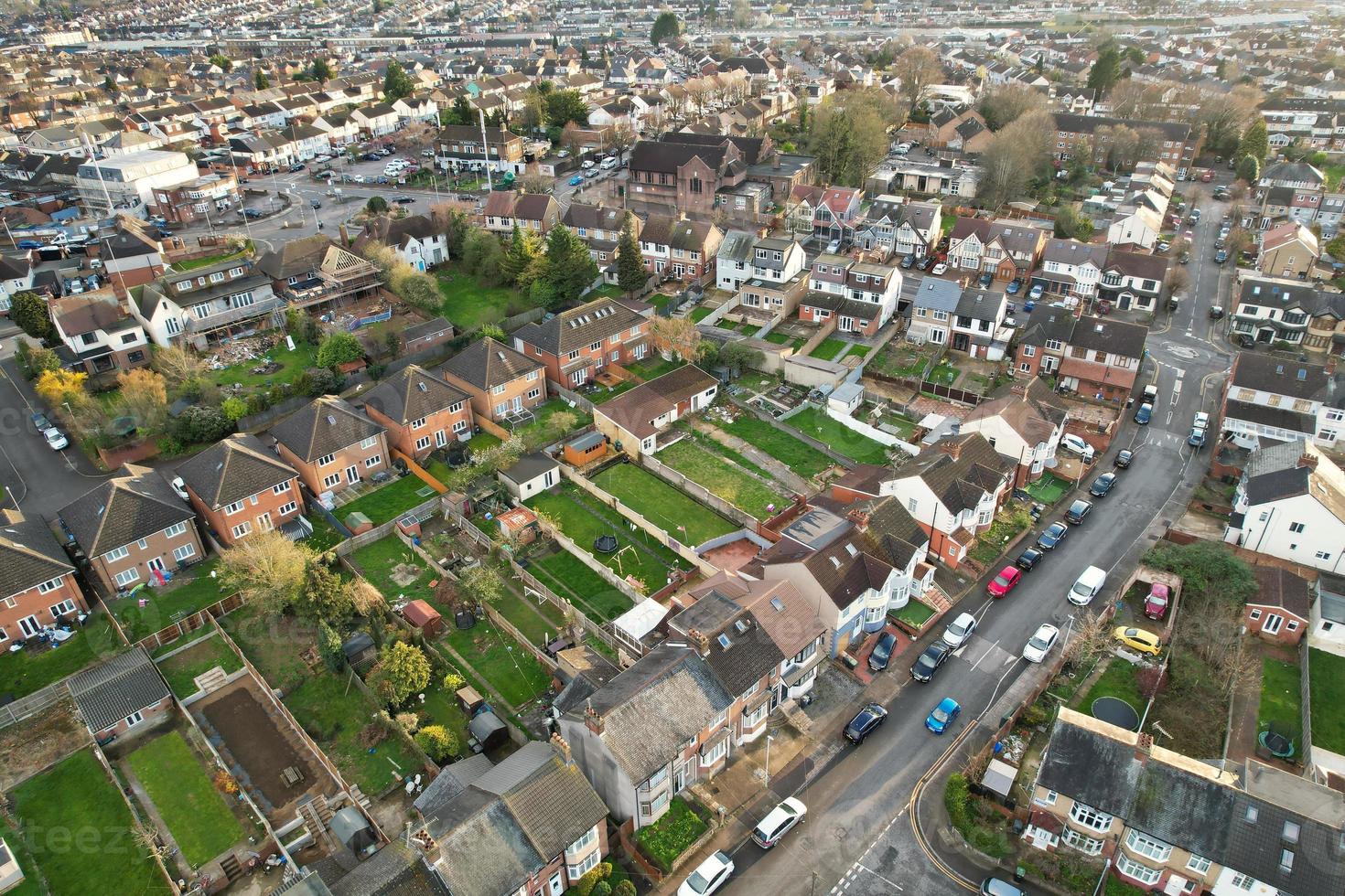 Antenne Aussicht von Luton Wohn Kreis von Heilige Augustinus ave Luton England England großartig Großbritannien. das Bild war gefangen auf 06. April 2023 mit Drohnen Kamera während Sonnenuntergang foto