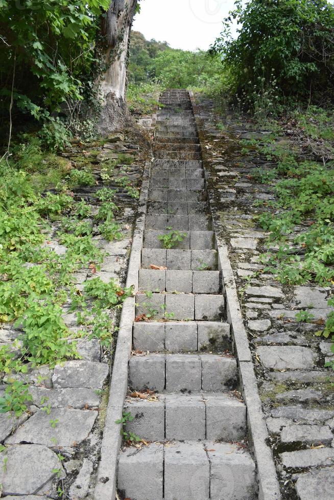 Treppe in das trocken Rhein foto