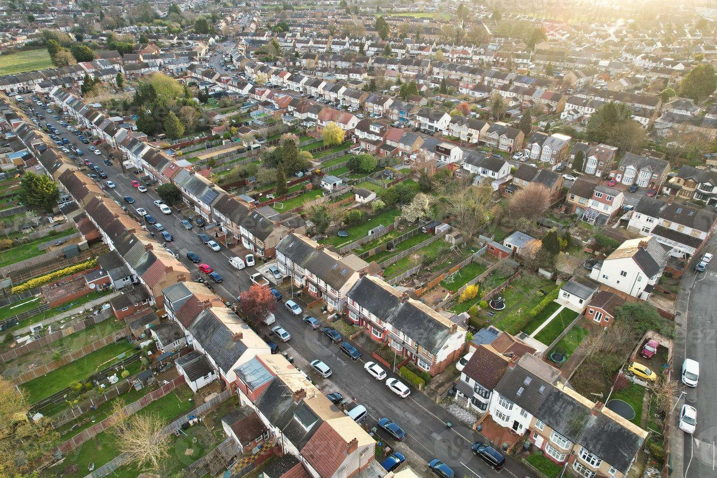 Antenne Aussicht von Luton Wohn Kreis von Heilige Augustinus ave Luton England England großartig Großbritannien. das Bild war gefangen auf 06. April 2023 mit Drohnen Kamera während Sonnenuntergang foto