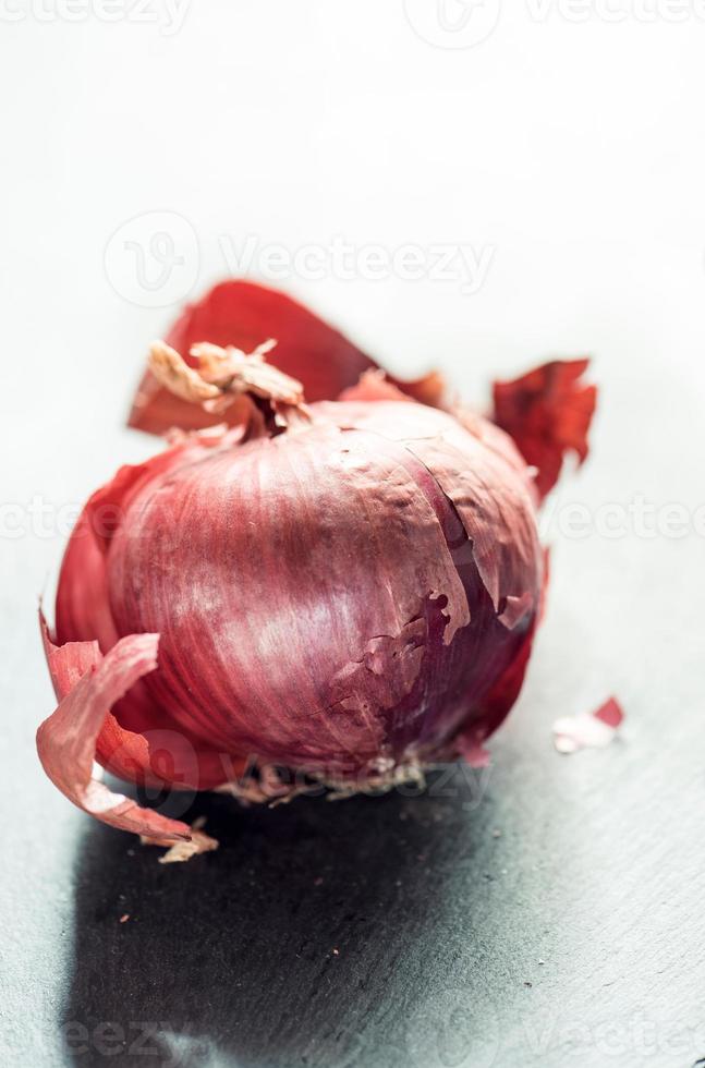 rot Zwiebel im Schale foto