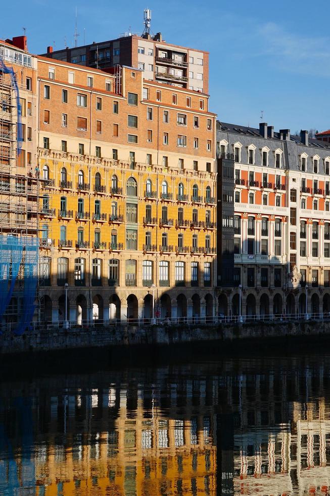 Gebäudearchitektur in Bilbao Stadt, Spanien, Reiseziel foto