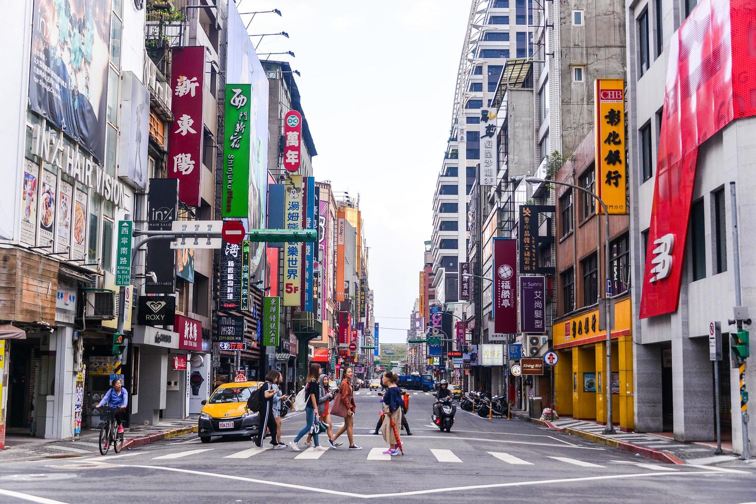 Taipeh, Taiwan - - Oktober 07, 2017-ximend ist ein Gegend und Einkaufen Kreis im das wanhua Kreis von Taipeh, Taiwan. es war das zuerst Fußgänger Zone im Taiwan foto