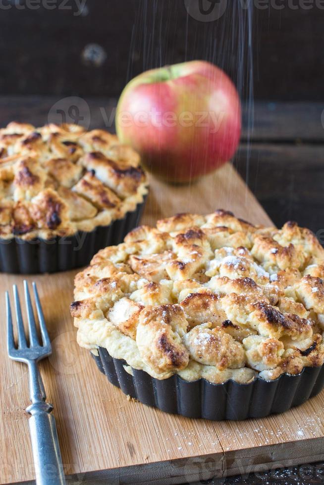 Zucker auf Apfel Kuchen foto