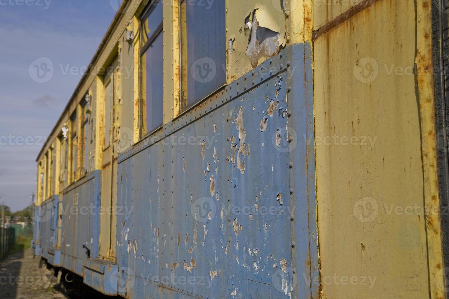 schön alt zerstört historisch Eisenbahn Stehen im das Museum foto