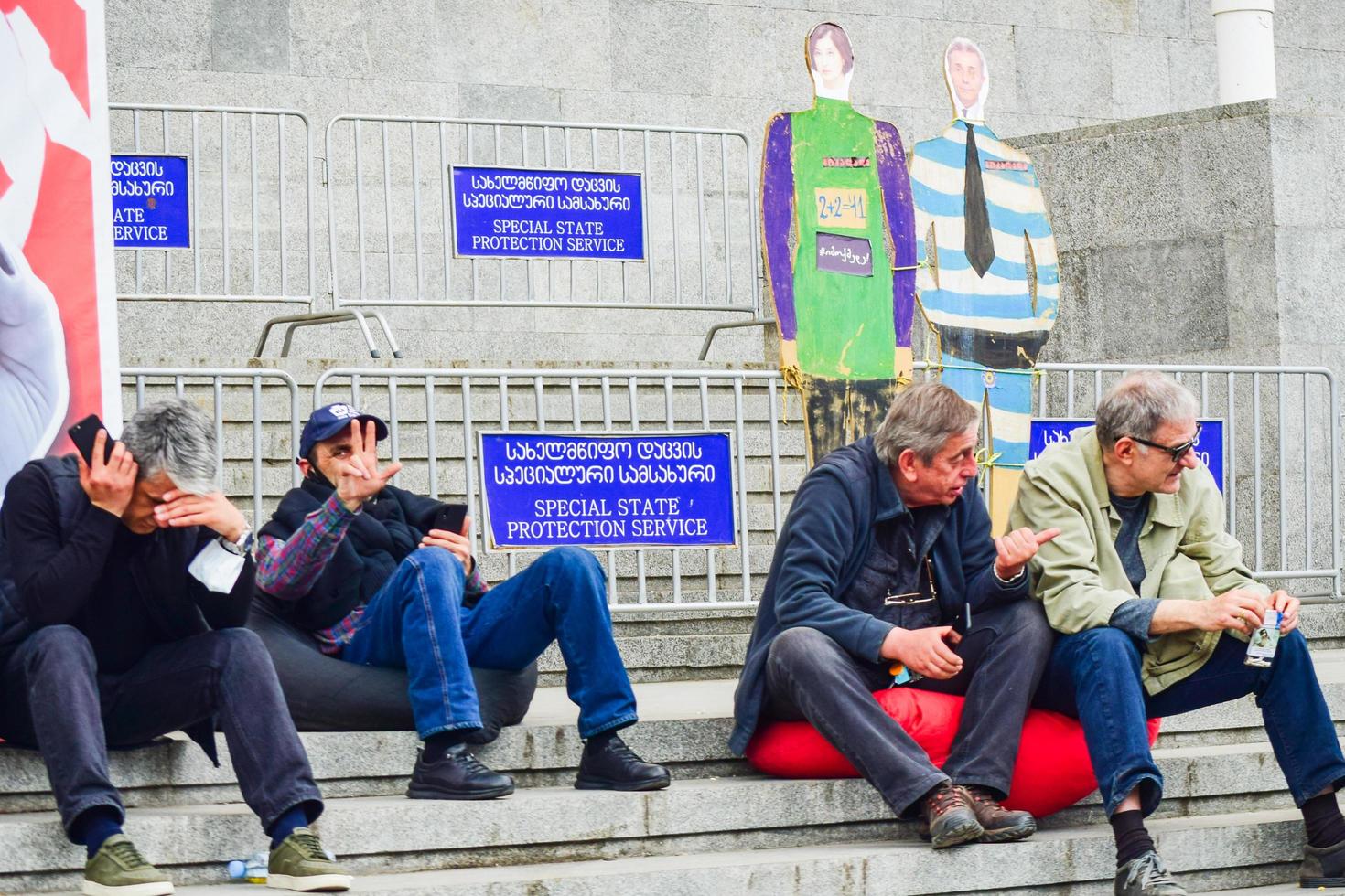 Tiflis, Georgien - 9. April 2021, Menschen bei einem friedlichen Protest. foto