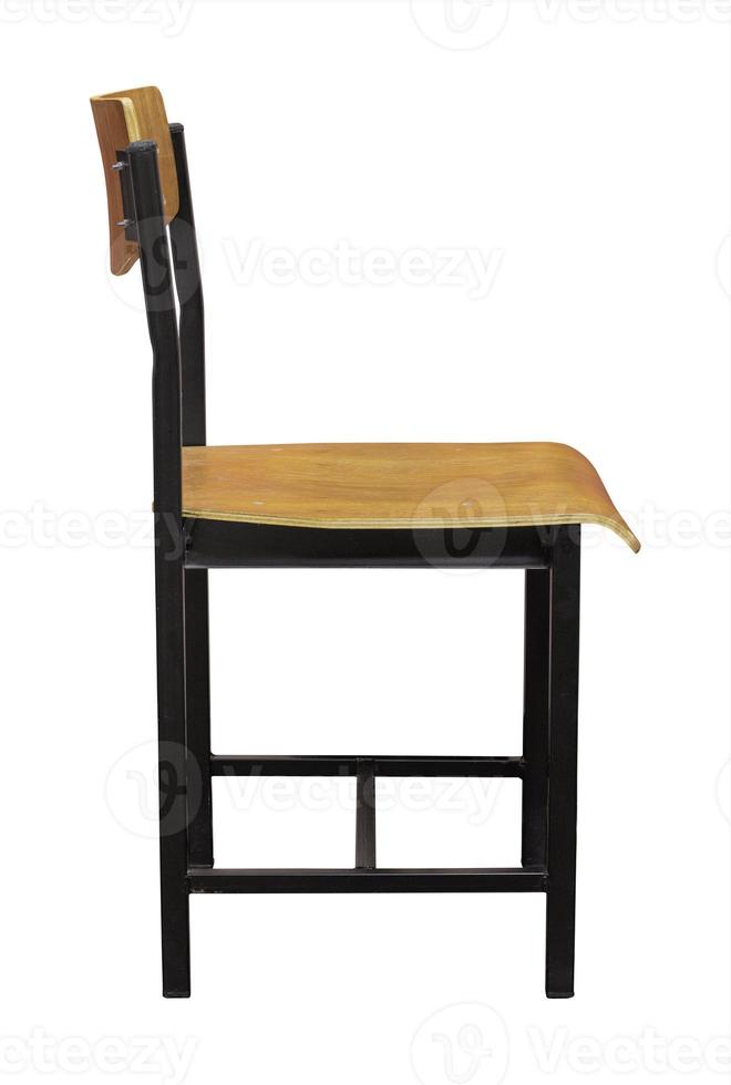 Seite Aussicht von Metall Stuhl mit hölzern Sitz isoliert auf Weiß Hintergrund mit Ausschnitt Pfad foto